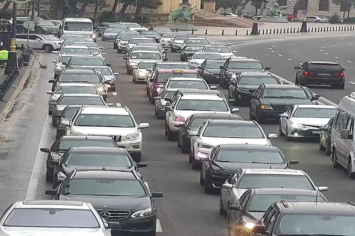 Bakıda sıxlıq olan yollar - SİYAHI 