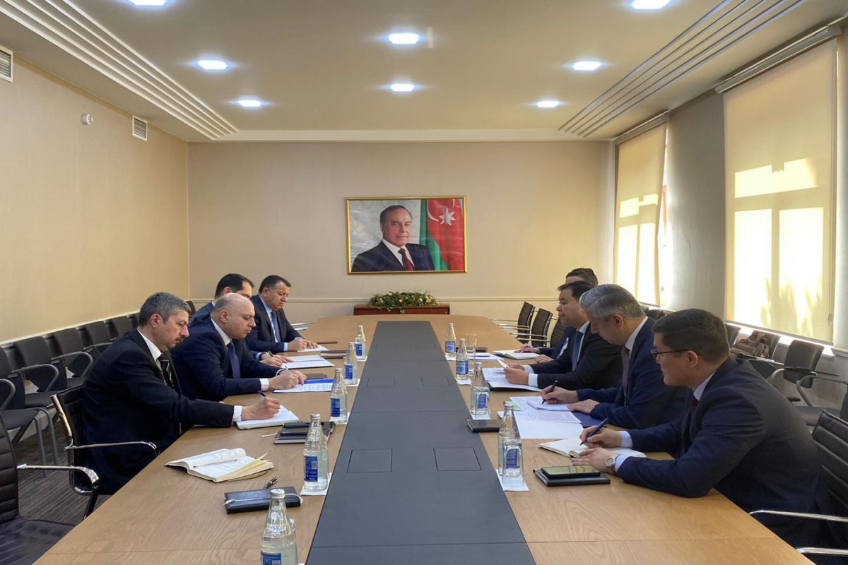 Samir Şərifov özbəkistanlı həmkarı ilə görüşüb