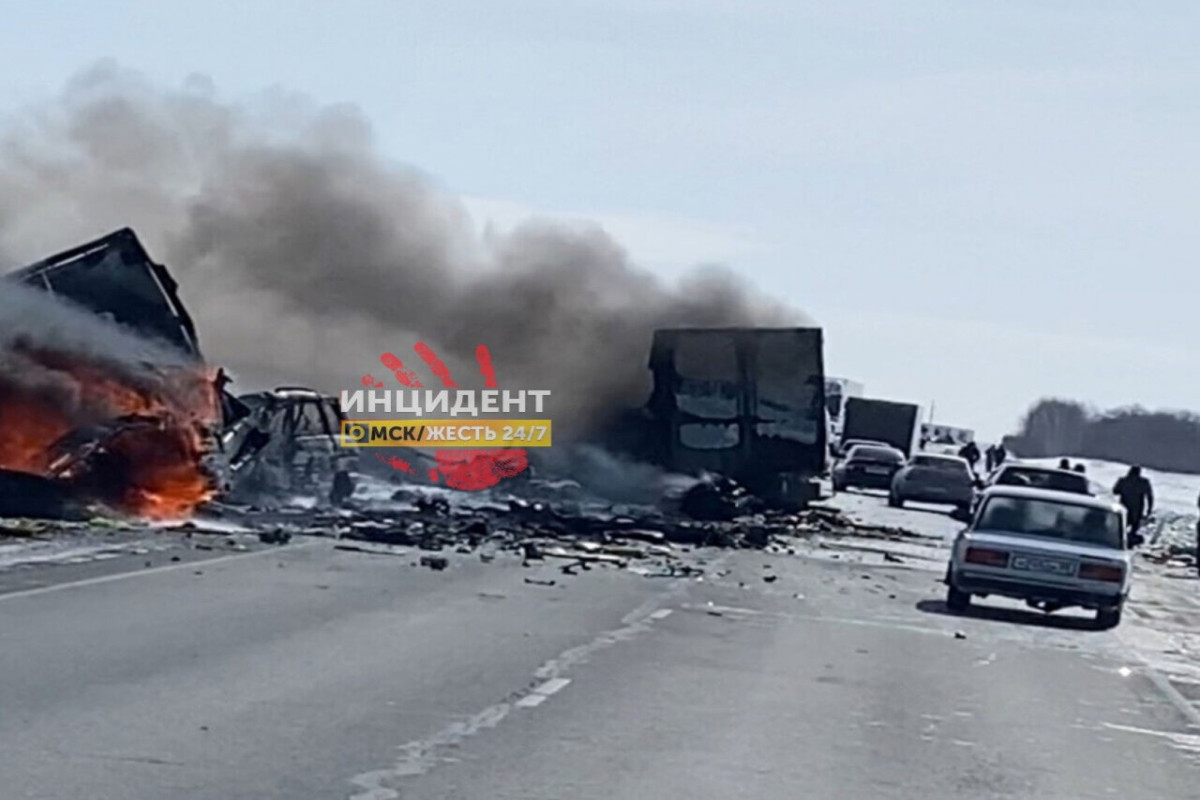 Rusiyada üç maşın toqquşaraq yanıb, beş nəfər ölüb