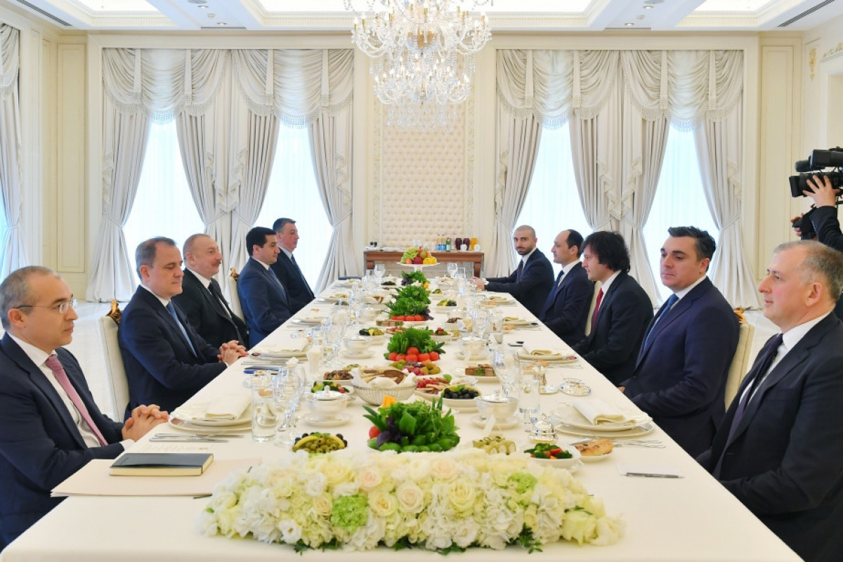 Prezident İlham Əliyevin Baş nazir İrakli Kobaxidze ilə geniş tərkibdə görüşü keçirilib - YENİLƏNİB 