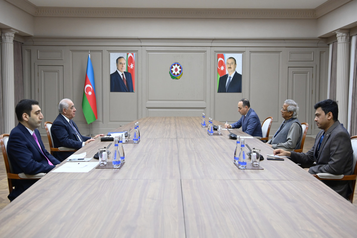 Baş nazir Əli Əsədov Nobel sülh mükafatı laureatı Məhəmməd Yunus ilə görüşüb