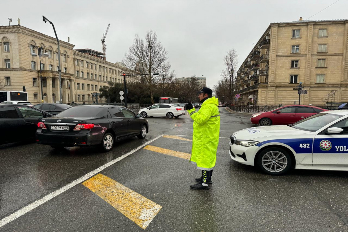 Polis bayram günlərində gücləndirilmiş iş rejimində xidmətini davam etdirir - FOTO 