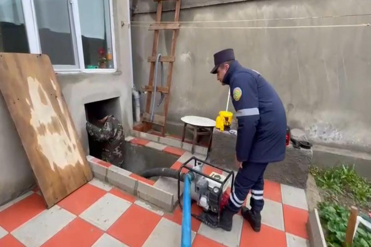 Naxçıvanda evlərinin həyətyanı sahələrini və zirzəmiləri su basıb - FOTO  - VİDEO 