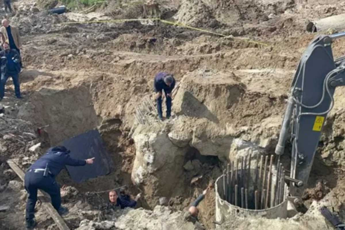 Türkiyədə dəmir yolu xəttinin tikintisində torpaq sürüşməsi olub, 2 nəfər ölüb