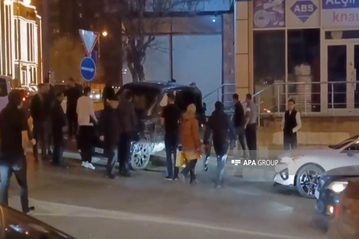 Bakıda minik və yük maşını toqquşub, xəsarət alanlar var - FOTO 