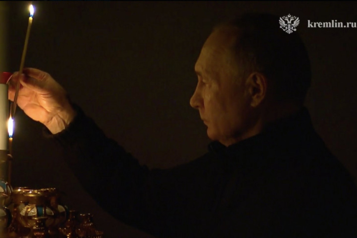 Vladimir Putin matəm günü kilsədə şam yandırıb - VİDEO 
