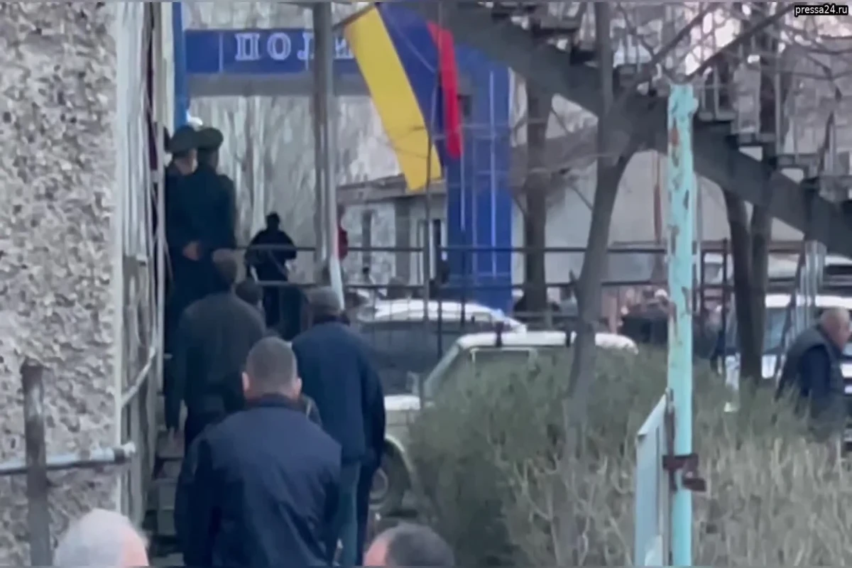 İrəvanda polis bölməsinə hücumla bağlı terrorçuluq maddəsi ilə cinayət işi açılıb