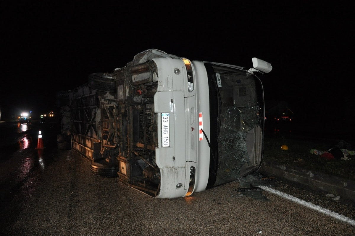 Akkuyu AES-in tikintisində işləyənləri daşıyan avtobus aşıb, 23 nəfər xəsarət alıb