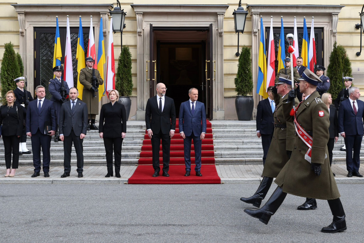 Премьер-министр Украины прибыл в Польшу-<span class="red_color">ФОТО