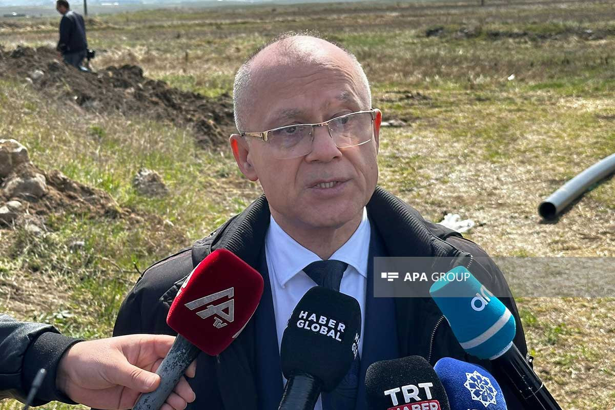 Ədalət Həsənov: Xocalıda bu gün dəfn edilən 7 nəfərə ölümlərindən əvvəl ağır işgəncələr verilib