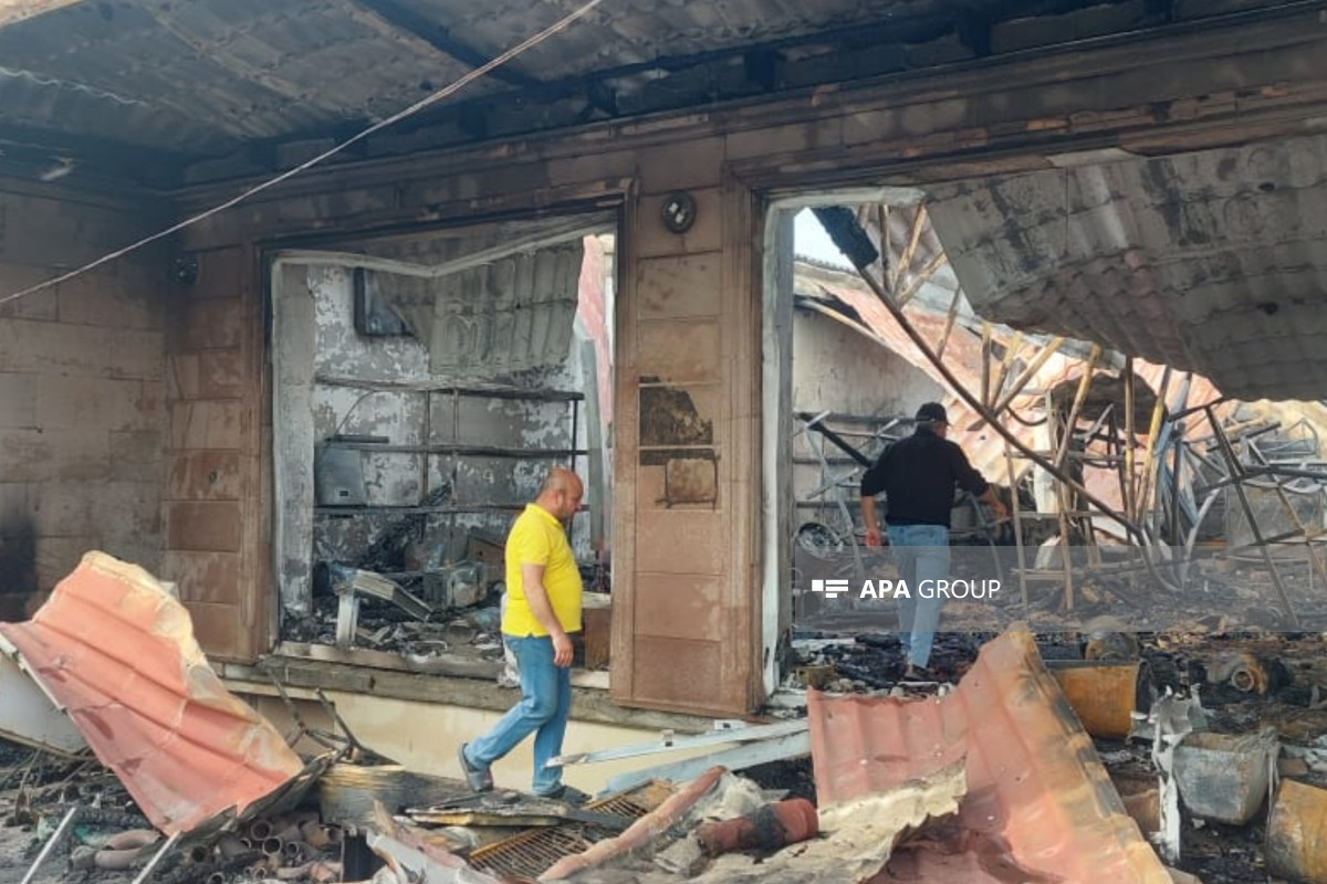 Şəmkirdə inşaat materialları mağazası yanıb, xəsarət alan var - YENİLƏNİB  - FOTO 