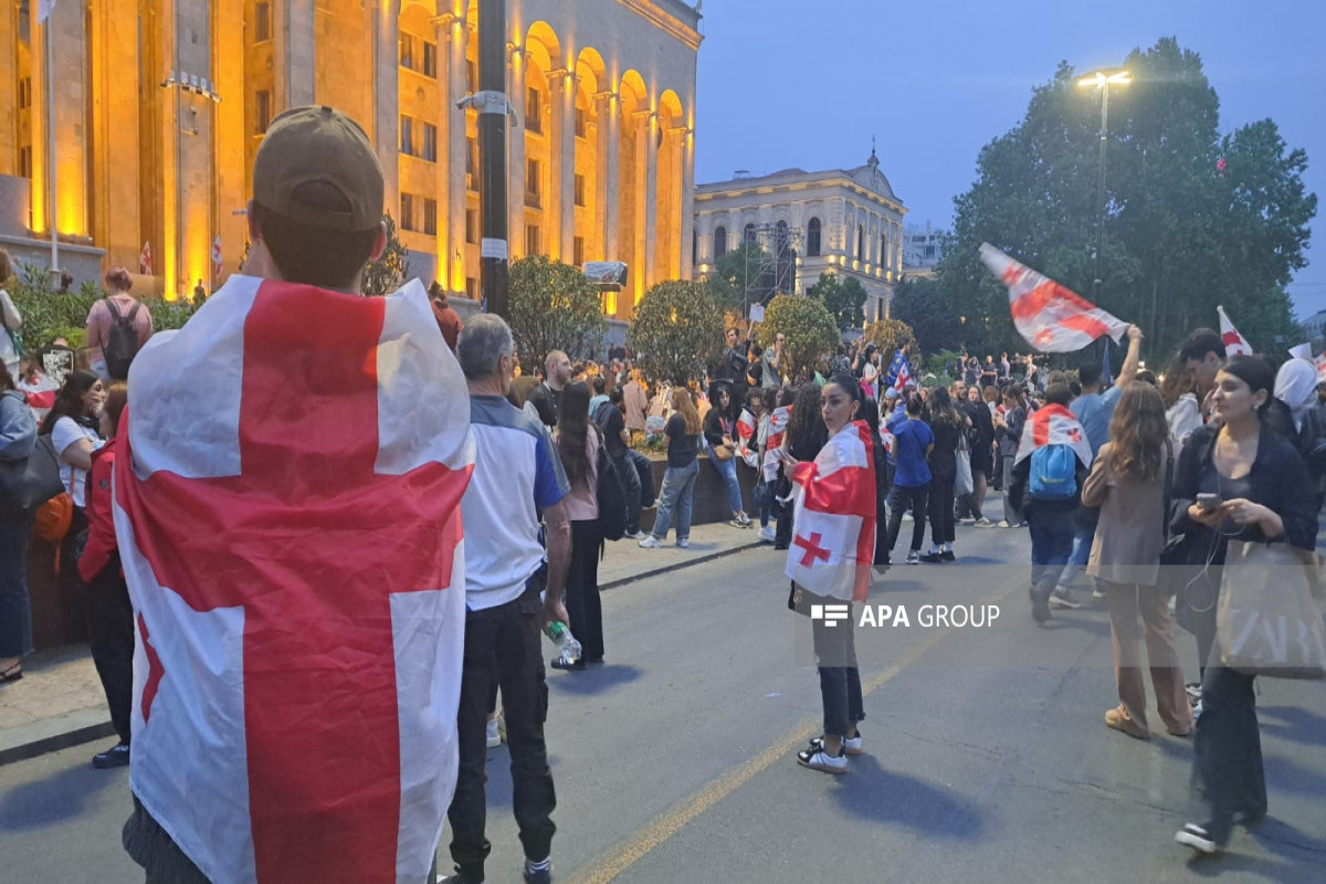 Tbilisidə parlamentin qarşısında etiraz aksiyası bərpa edilib - FOTO - YENİLƏNİB