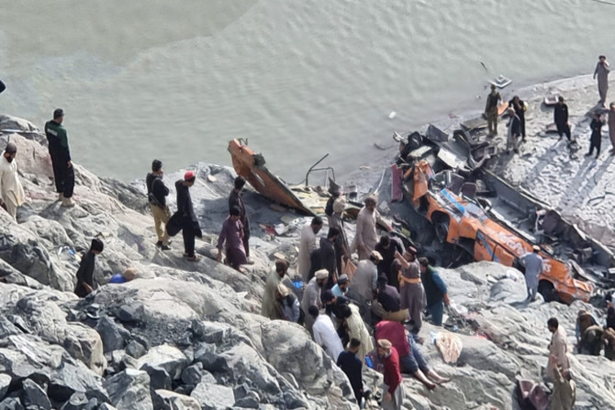 Pakistanda avtobus qayalıqdan aşıb,  20 nəfər ölüb