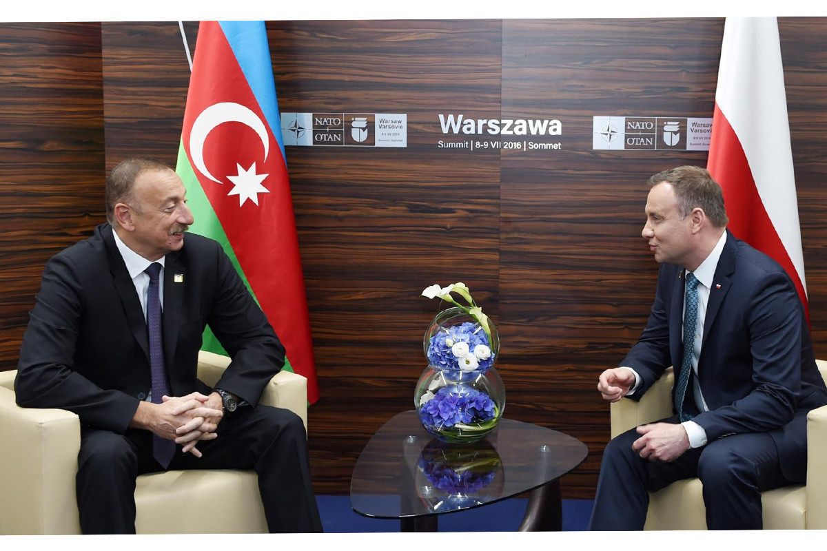 Президент Азербайджана поздравил польского коллегу