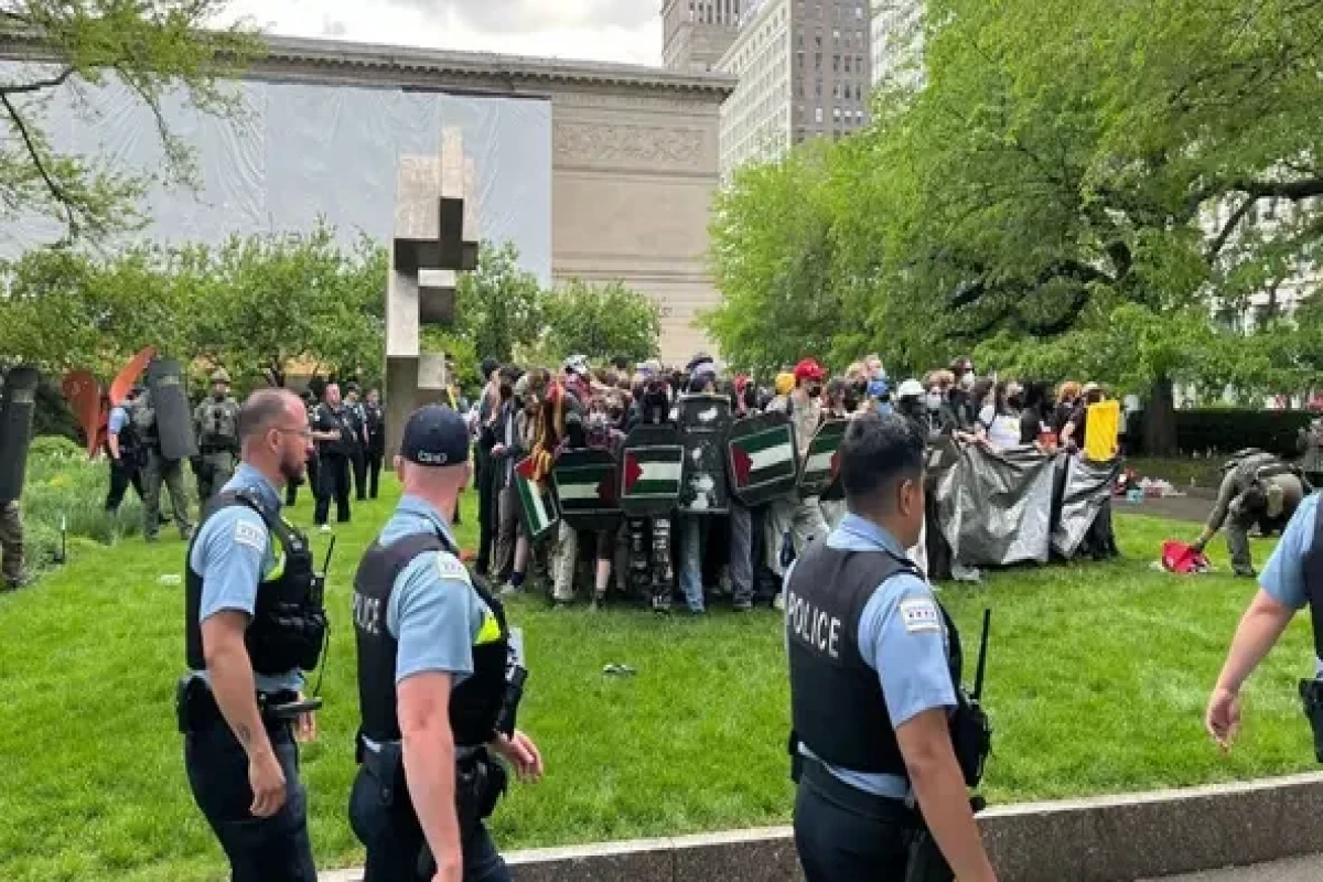 Police arrest dozens in demonstration at Art Institute of Chicago, including students