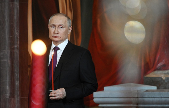 Vladimir Putin Xilaskar İsa Məsih Kilsəsində Pasxa mərasiminə qatılıb