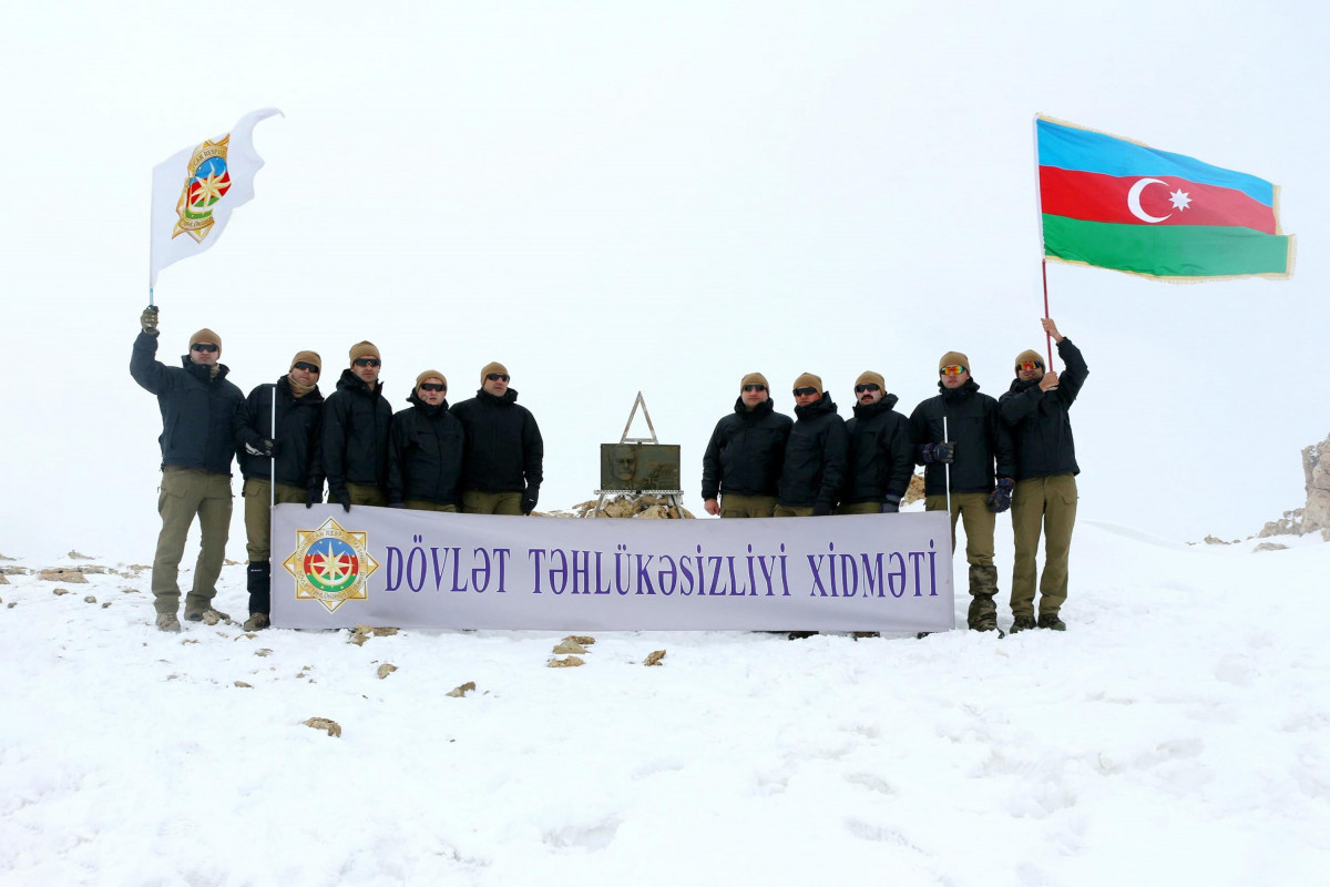 Сотрудники СГБ Азербайджана совершили восхождение на «Пик Гейдара»
