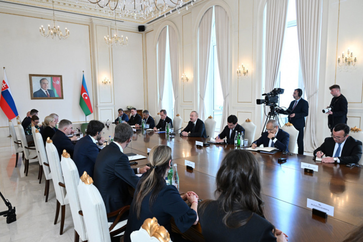 President Ilham Aliyev holds expanded meeting with Prime Minister of Slovakia
