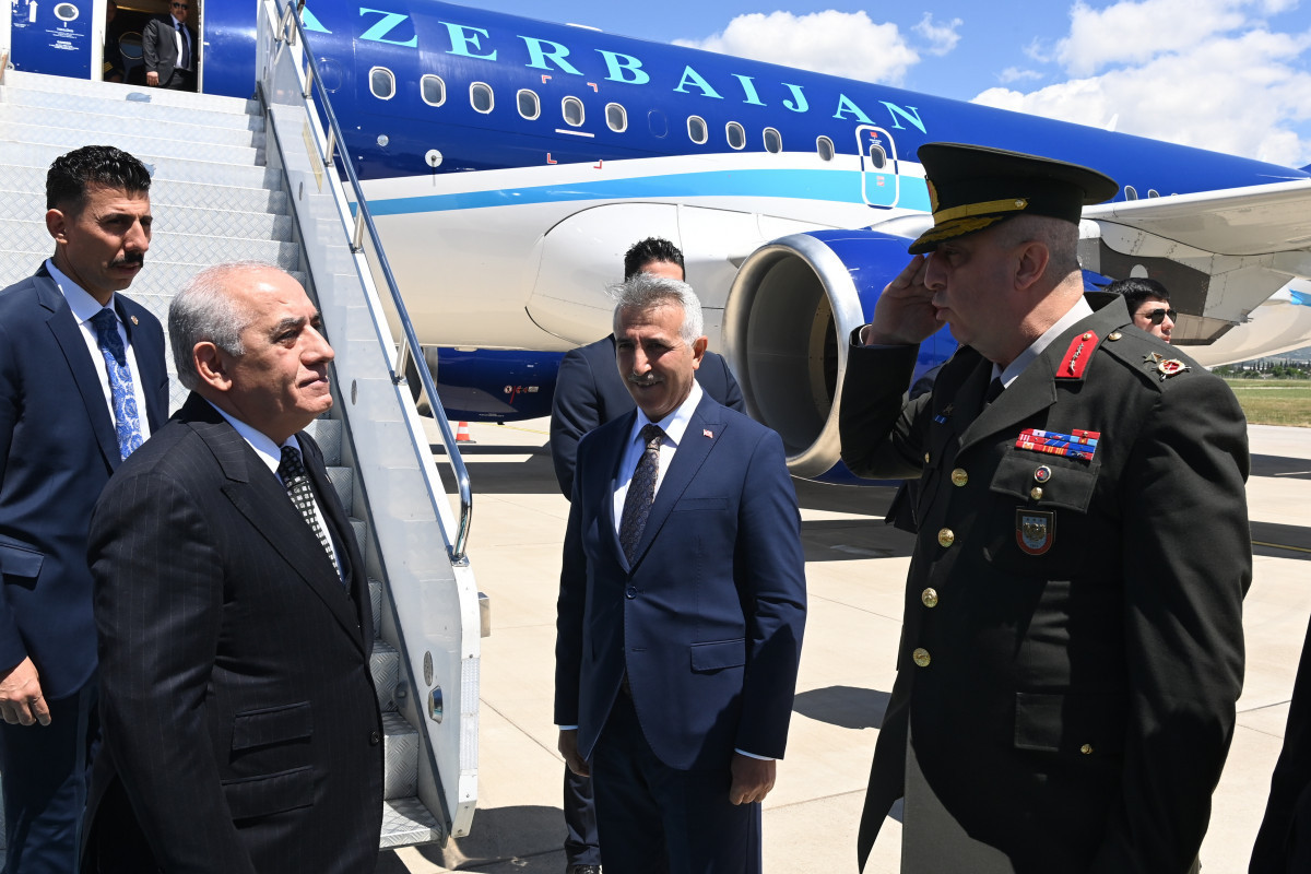 Премьер-министр Азербайджана прибыл с официальным визитом в Турцию