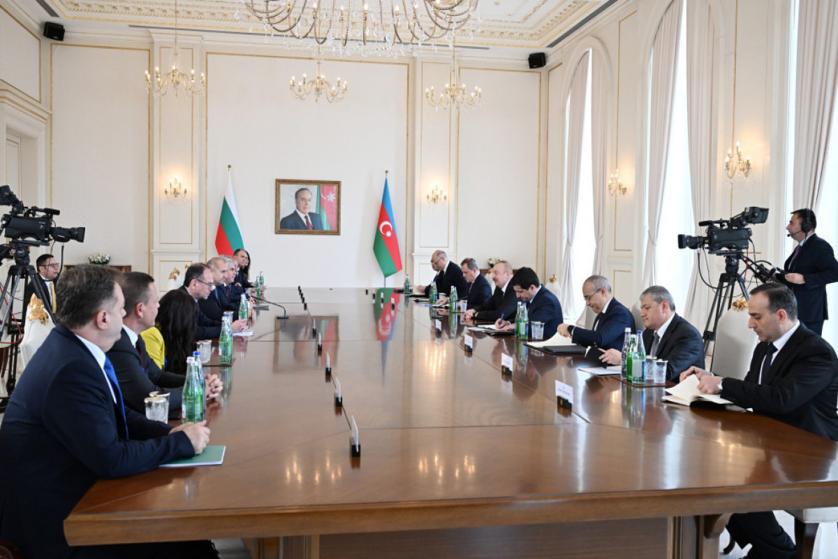 President Ilham Aliyev holds expanded meeting with President of Bulgaria Rumen Radev