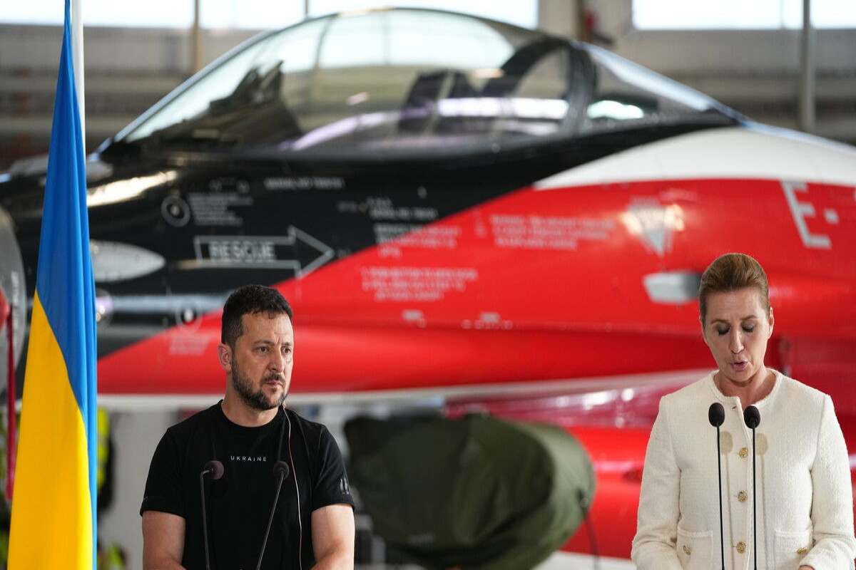 Zelenski Danimarka Baş naziri ilə F-16-ların Ukraynaya çatdırılmasını müzakirə edib
