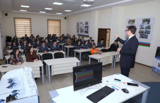 Ali təhsil müəssisələrində kibertəhlükəsizliyə dair təlimlər keçirilib - FOTO 