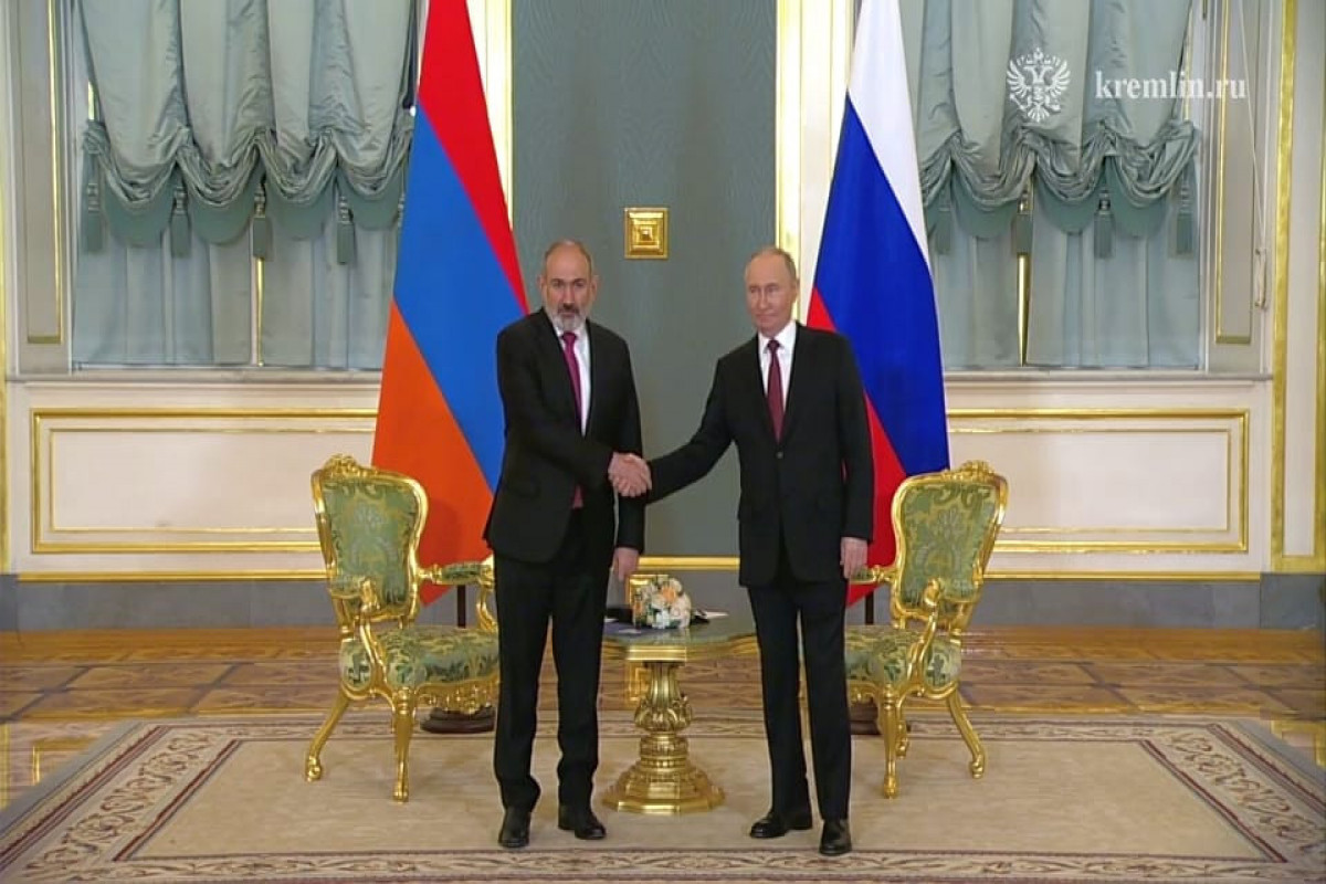 Putin və Paşinyan Rusiya hərbçilərinin 
