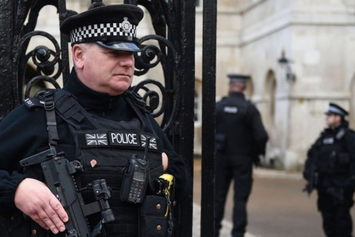 В Британии задержали трех человек по подозрению в подготовке терактов