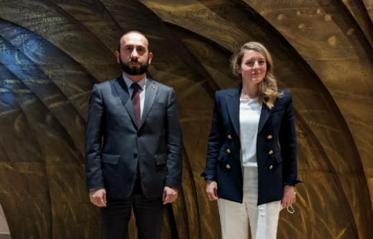 Ararat Mirzoyan kanadalı həmkarı ilə Azərbaycan-Ermənistan münasibətlərini müzakirə edib