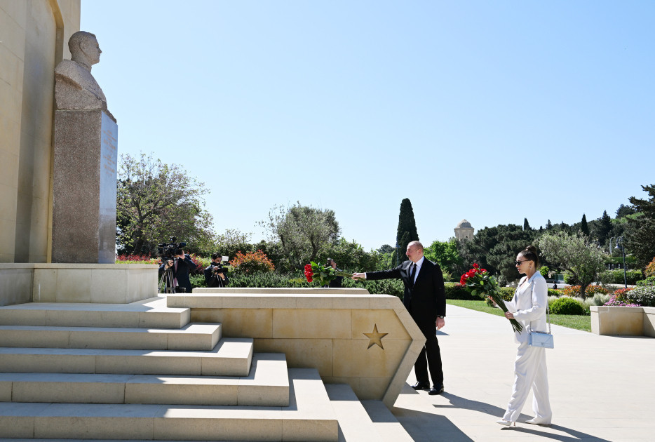 Prezident və birinci xanım Həzi Aslanovun məzarını ziyarət edib