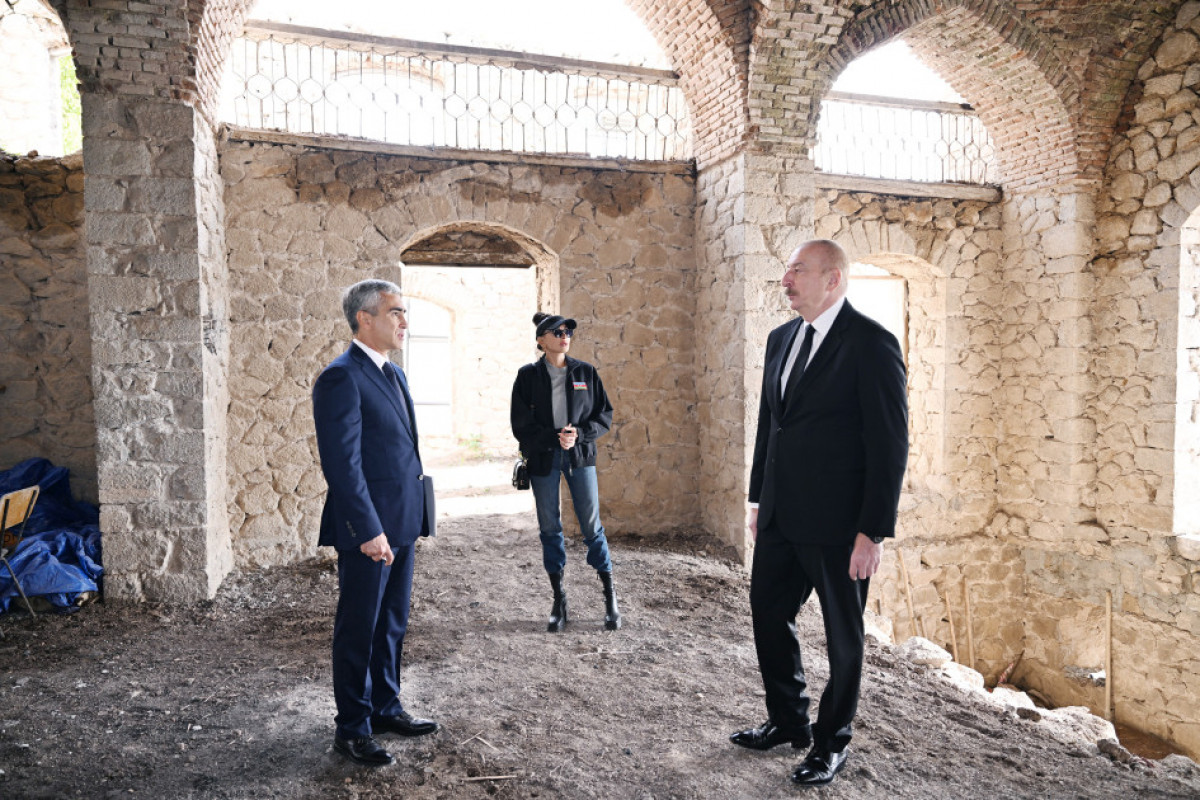 Президент Азербайджана ознакомился с реставрационными работами в мечети Чёль Гала в Шуше -<span class="red_color">ОБНОВЛЕНО