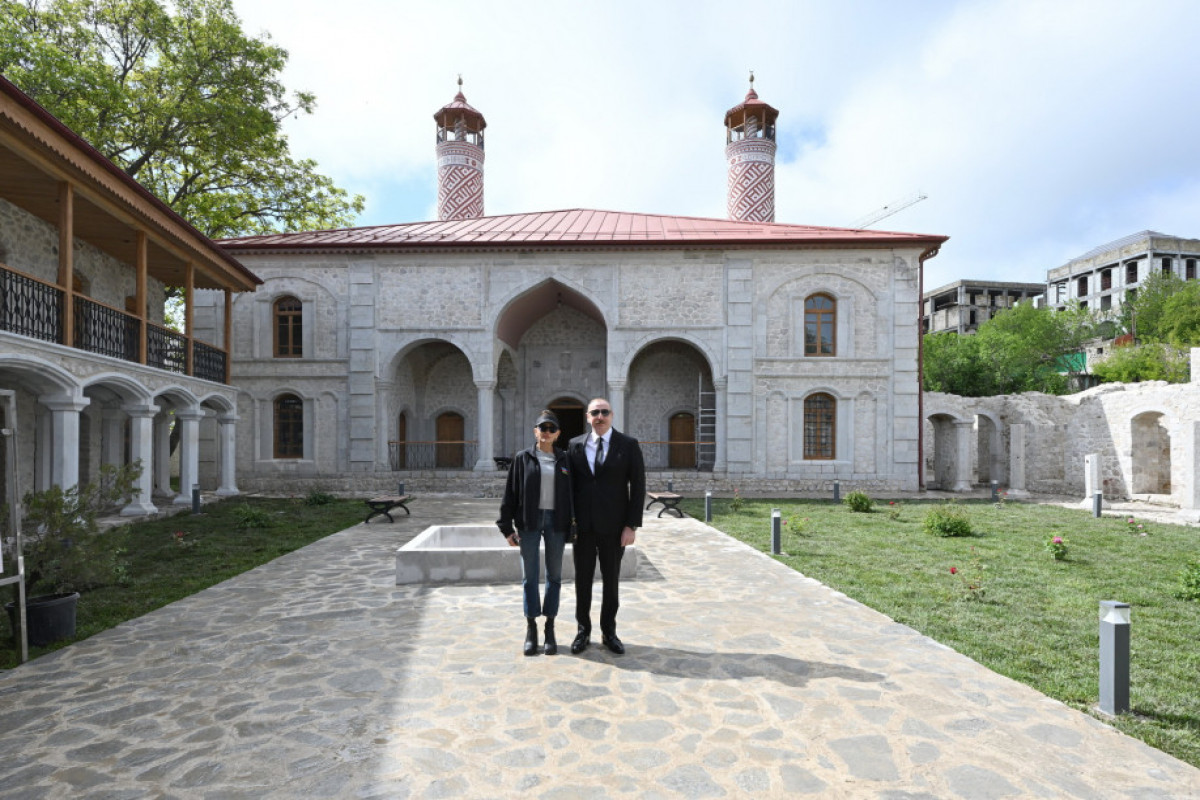 Dövlət başçısı Şuşada Aşağı Gövhər Ağa məscidində aparılan bərpa işləri ilə tanış olub - FOTO  - YENİLƏNİB 