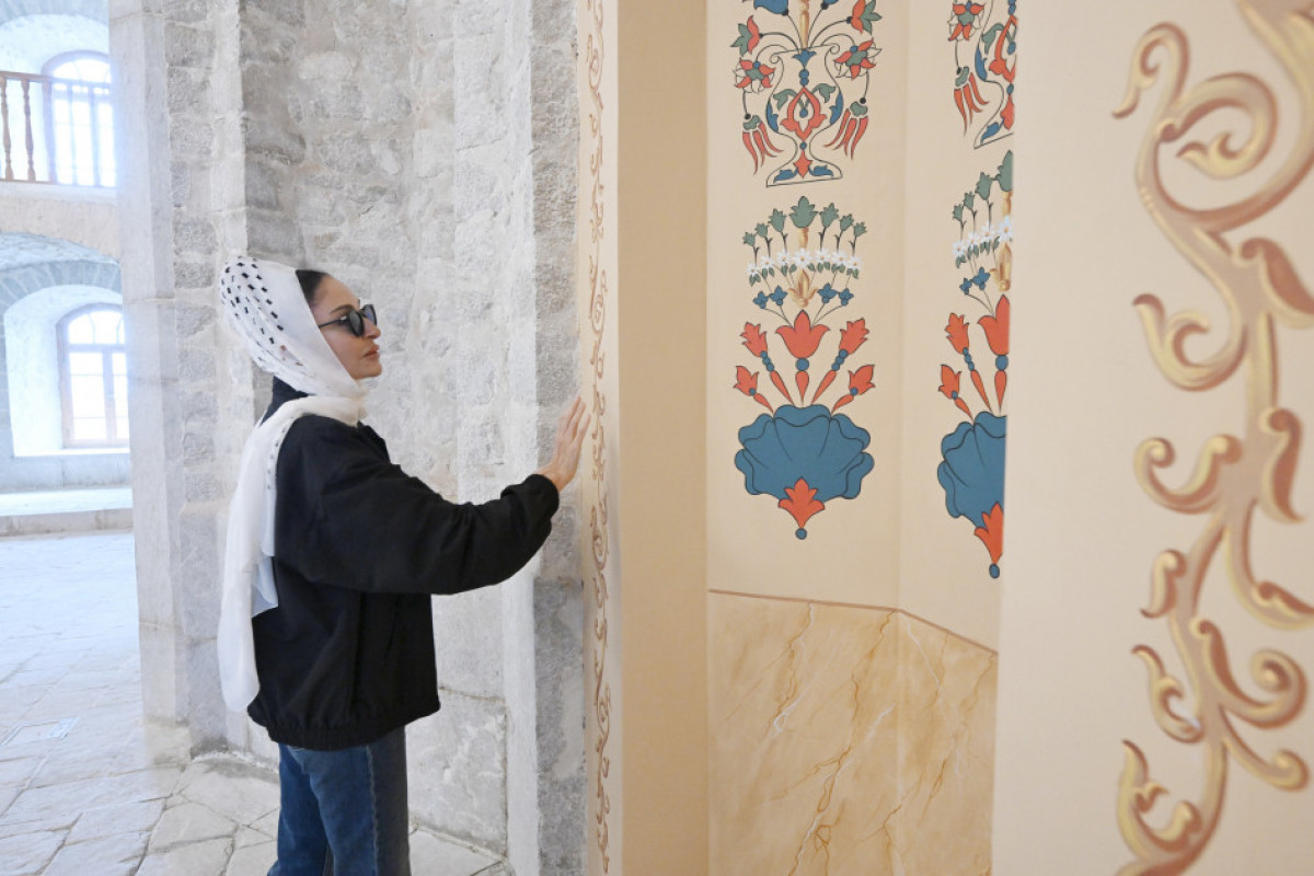 Dövlət başçısı Şuşada Aşağı Gövhər Ağa məscidində aparılan bərpa işləri ilə tanış olub - FOTO  - YENİLƏNİB 