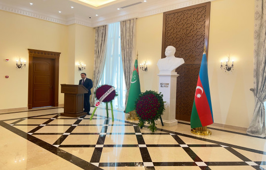 Türkmənistanda Ümummilli Lider Heydər Əliyevin 101 illiyi qeyd edilib