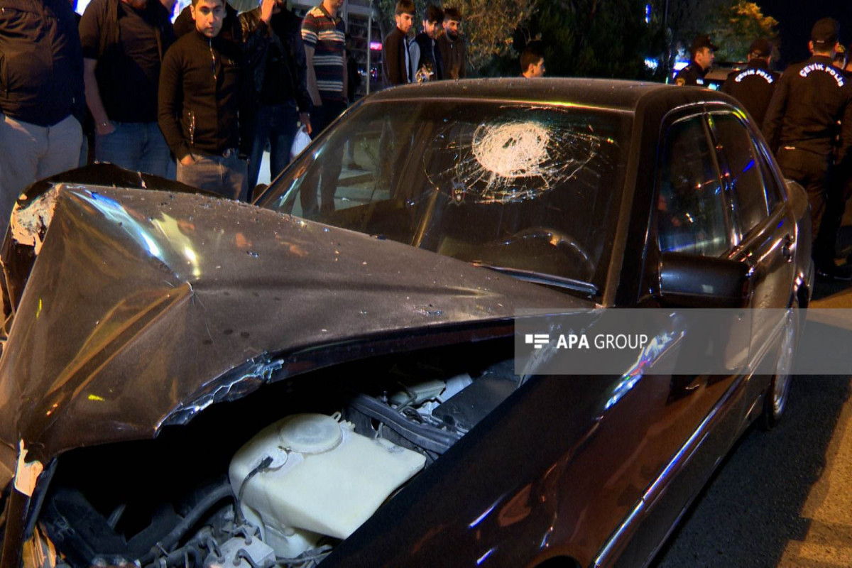 В Баку столкнулись два автомобиля, есть пострадавший-<span class="red_color">ФОТО