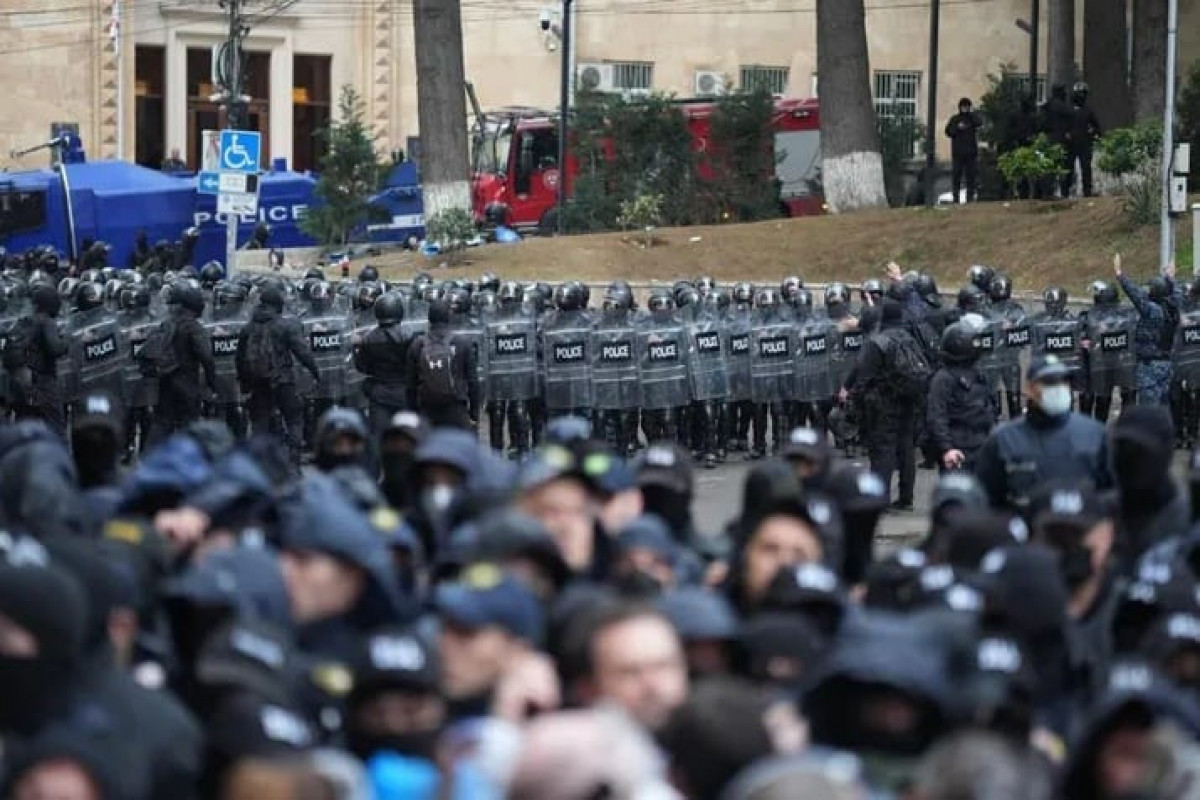 Tbilisidə etirazçılarla polis arasında qarşıdurma baş verib