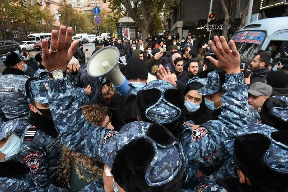 В Ереване начались акции гражданского неповиновения, протестующие перекрыли несколько улиц