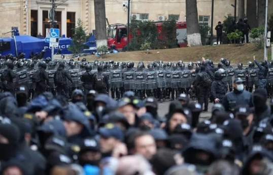 Tbilisidə etirazçılarla polis arasında qarşıdurma baş verib