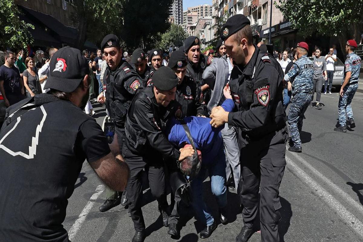Seçici demokratiya: Qərb Tbilisi və İrəvanda aksiyalarda polis zorakılığına niyə fərqli reaksiya verir? - TƏHLİL