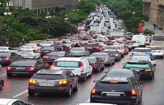 Bakıda sıxlıq olan yollar - SİYAHI 