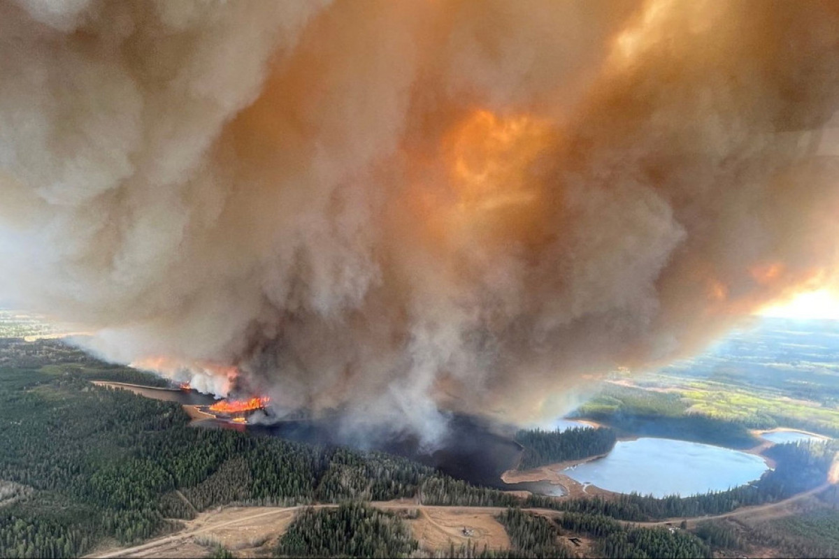 В Канаде из-за лесного пожара эвакуировали 6 тыс. человек