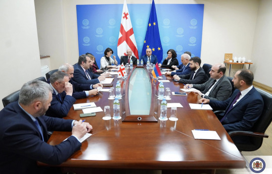 Ermənistanla Gürcüstan arasında siyasi məsləhətləşmələr olub