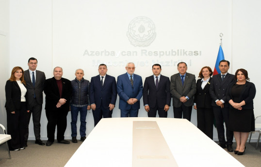 Mədəniyyət Nazirliyində Xalq artisti Əbdül Mahmudbəyovla görüş olub