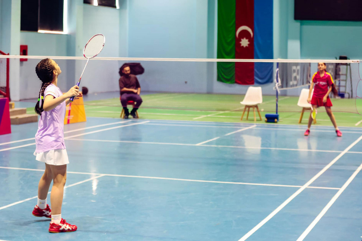 Badminton idman növü üzrə məktəbli oğlan və qızlar arasında yarış keçirilib