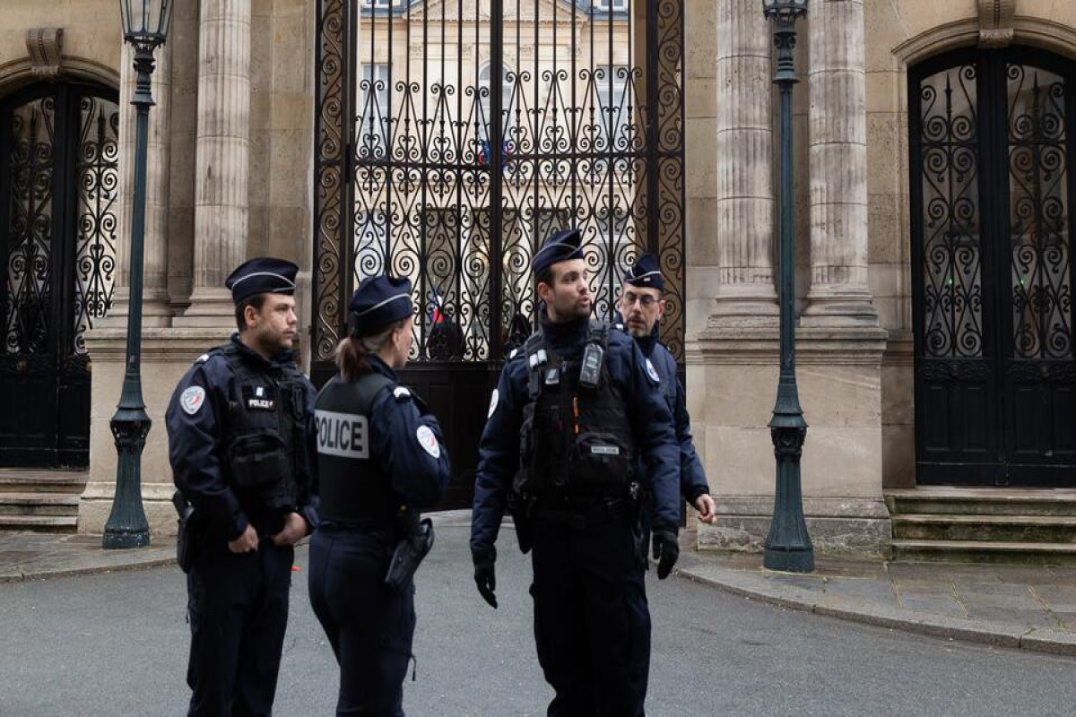 Fransada terror aktları hazırlamaqda şübhəli bilinən iki nəfər saxlanılıb.