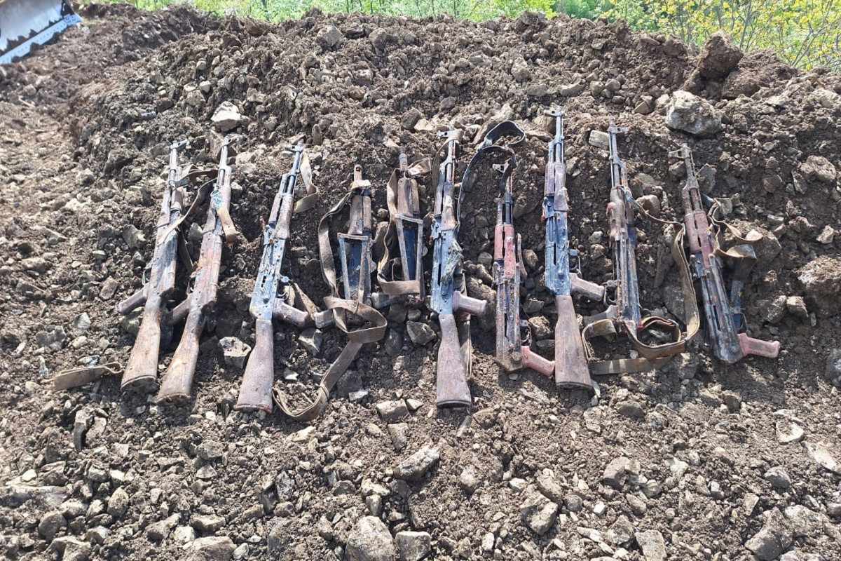 Xankəndidə 43 avtomat silahı, 3 tapança, 8 tüfəng aşkar edilib