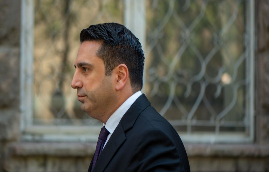Simonyan keşiş Baqratın siyasətlə məşğul olmasını qəbuledilməz hesab edir