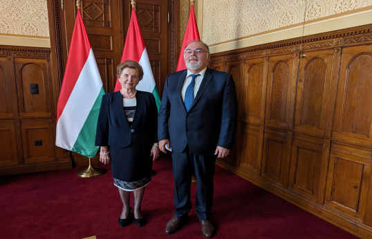 Macarıstan Milli Assambleyası sədrinin birinci müavini Marta Matrai və  Azərbaycanın Macarıstandakı səfiri Tahir Tağızadə