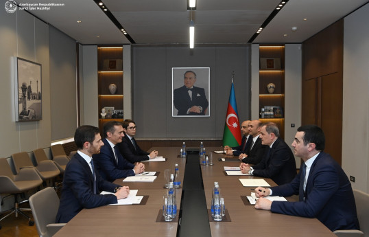 İtaliya səfiri etimadnaməsinin surətini xarici işlər nazirinə təqdim edib