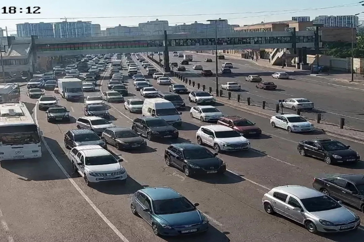 Bakıda sıxlıq olan yollar - SİYAHI 